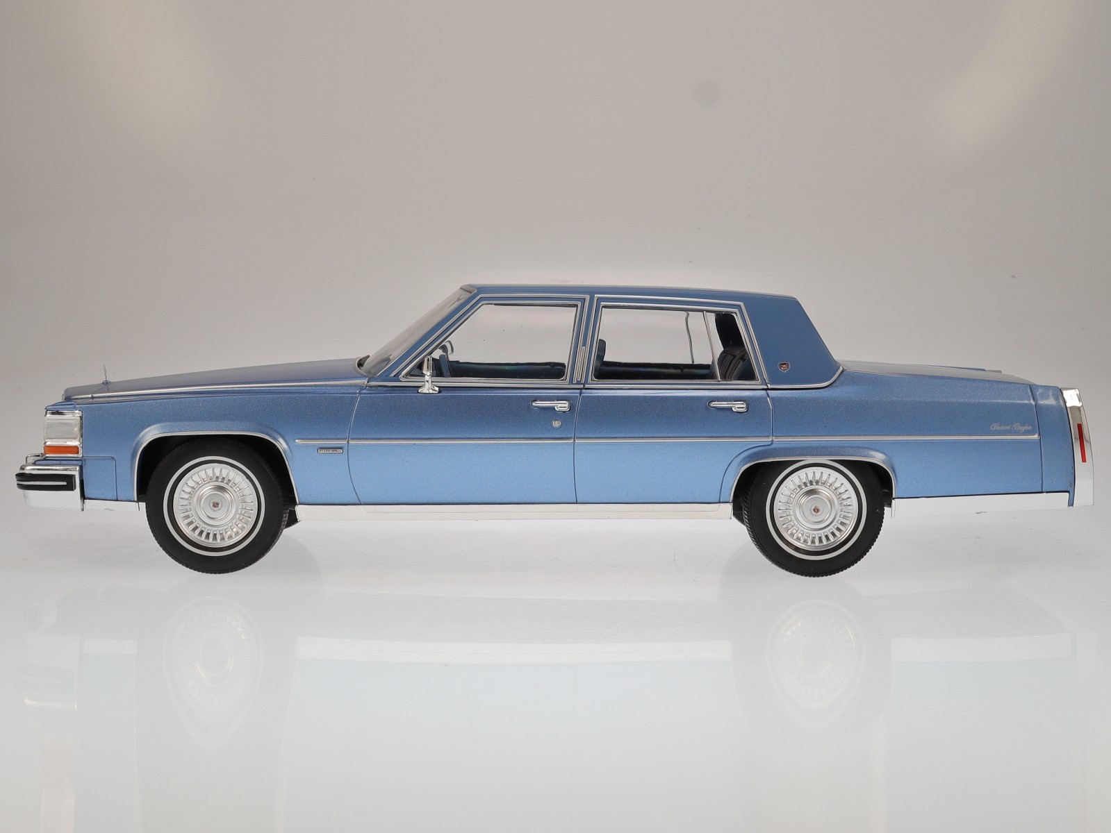Cadillac Fleetwood Brougham 1982 Light Blue diecast model car 18252 MCG 1:18
