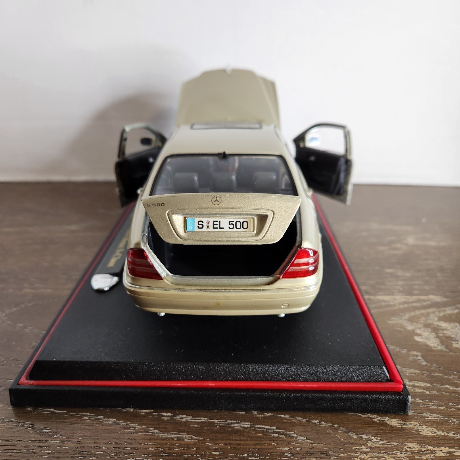 Road&Track Light Gold Mercedes-Benz S-Class 1:18 Diecast Car With Stand & Box