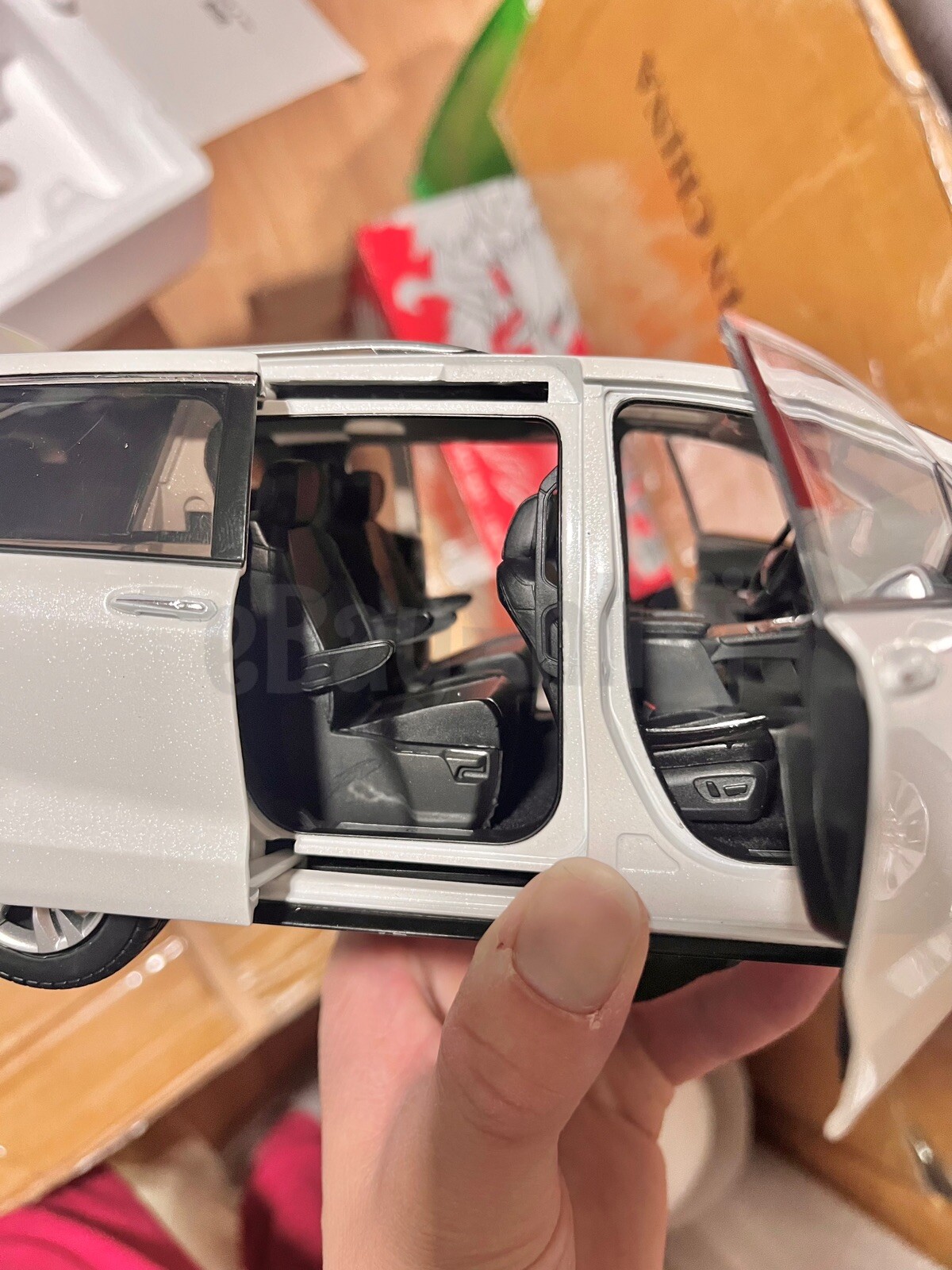 1:18 Scale 2021~2026 Toyota Sienna Limited Ice White Minivan Diecast Model Car