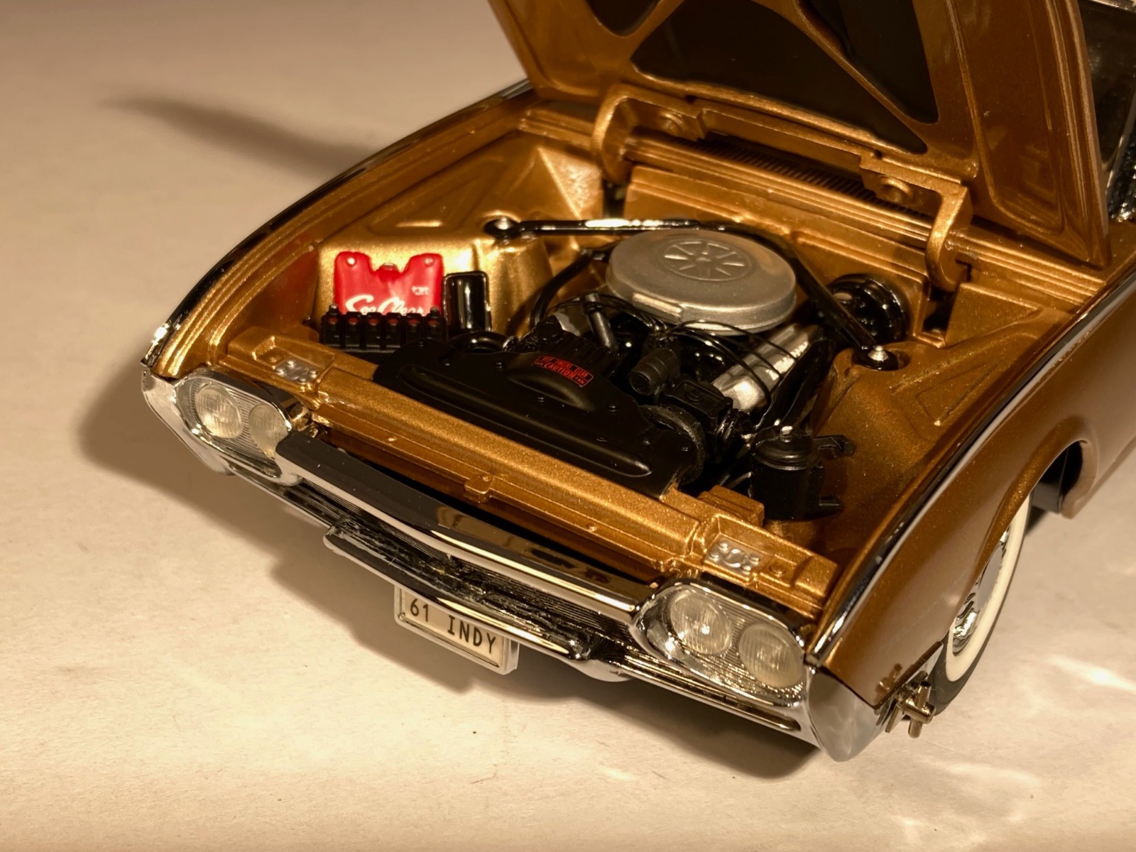 Danbury Mint 1:24 Ford Thunderbird Indy 500 Pace Car Diecast Gold