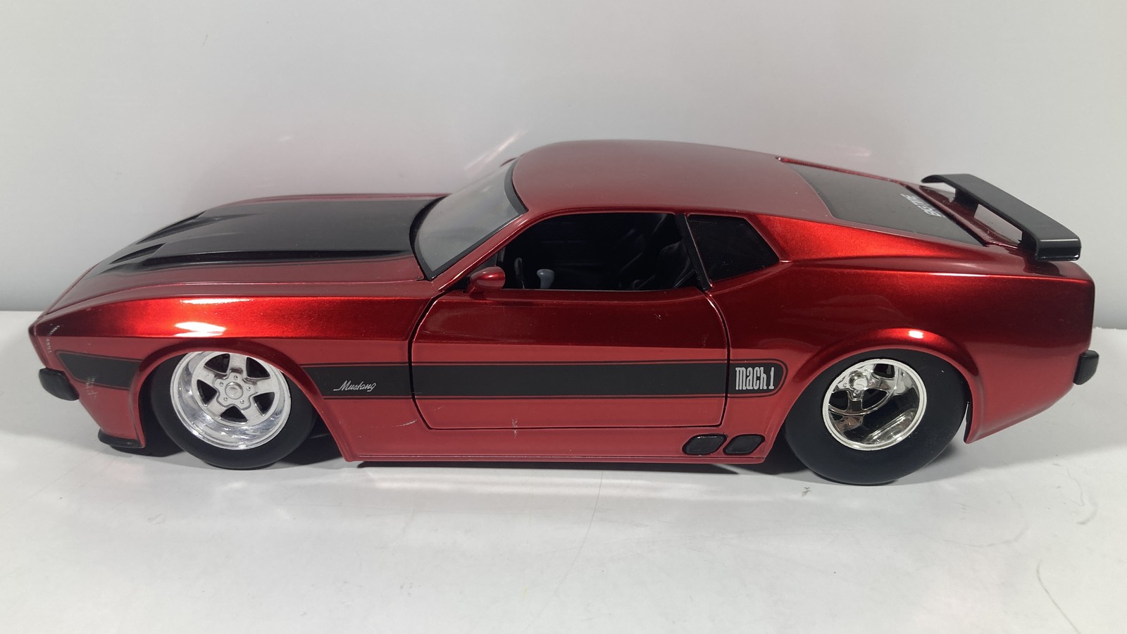 Jada Toys Bigtime Muscle 1973 Ford Mustang Mach 1 Custom Red Black 1:24 Diecast