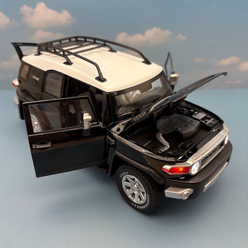 2007/2014 TOYOTA FJ Cruiser 1:24 Diecast – Officially Licensed – Black With Box