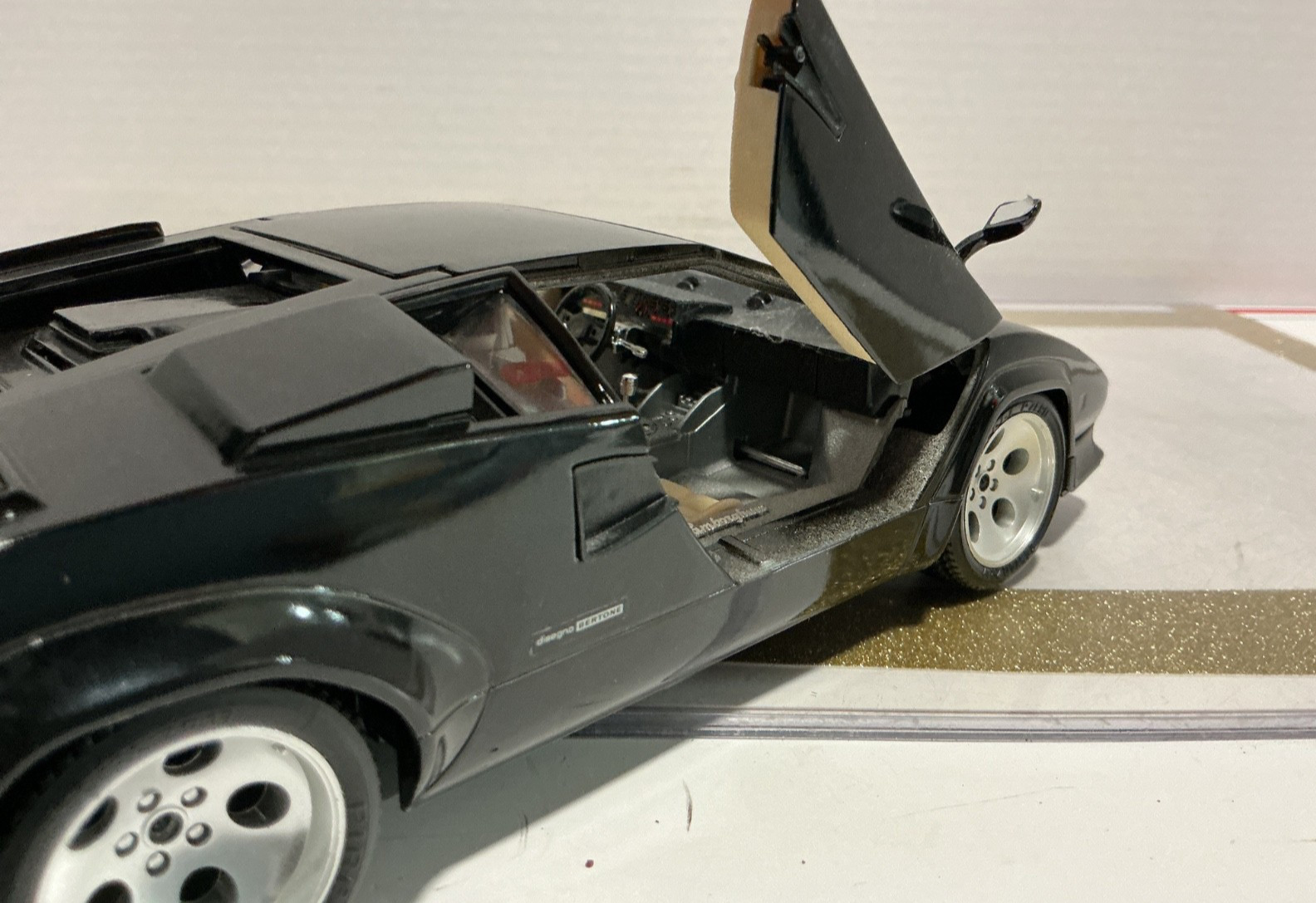 1/18 BURAGO LAMBORGHINI CANTACH 1988 BLACK ON TAN