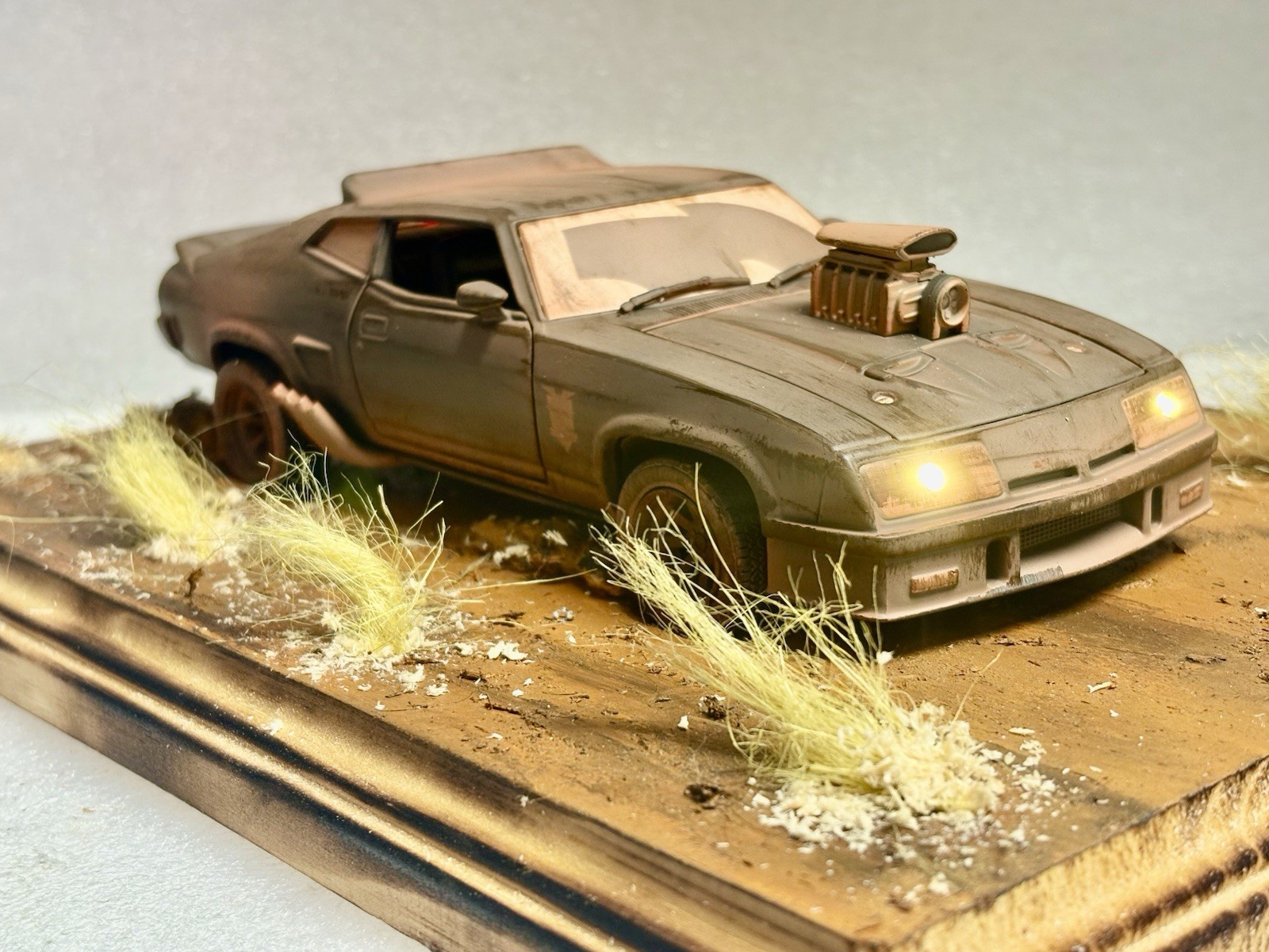 1/24 Diorama “Mad Max” Movie Ford Falcon XB Police Interceptor Weathered Muddy