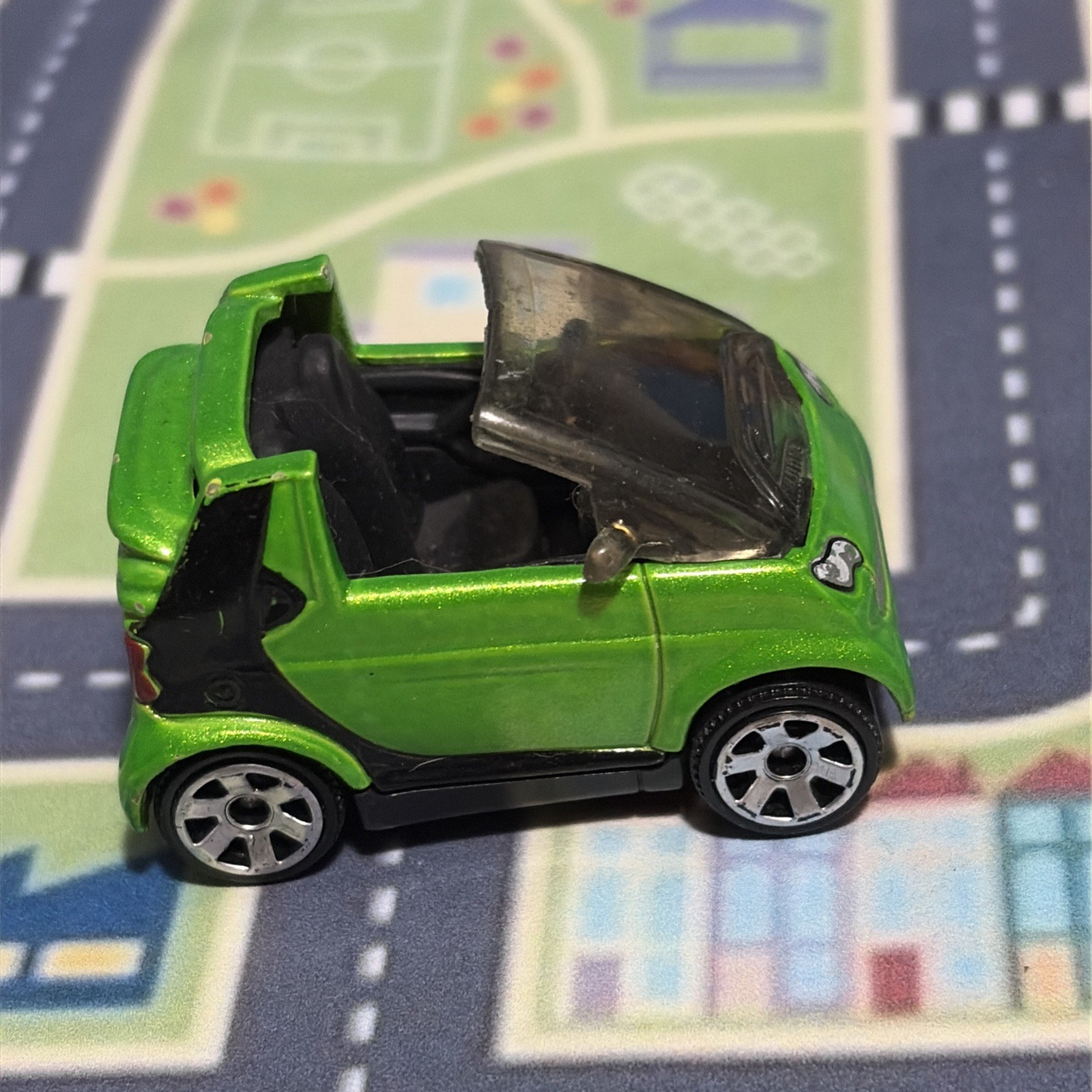 2009 Matchbox MBX Metro Rides #28 Smart Fortwo Cabrio Green Metallic 1:64 NM