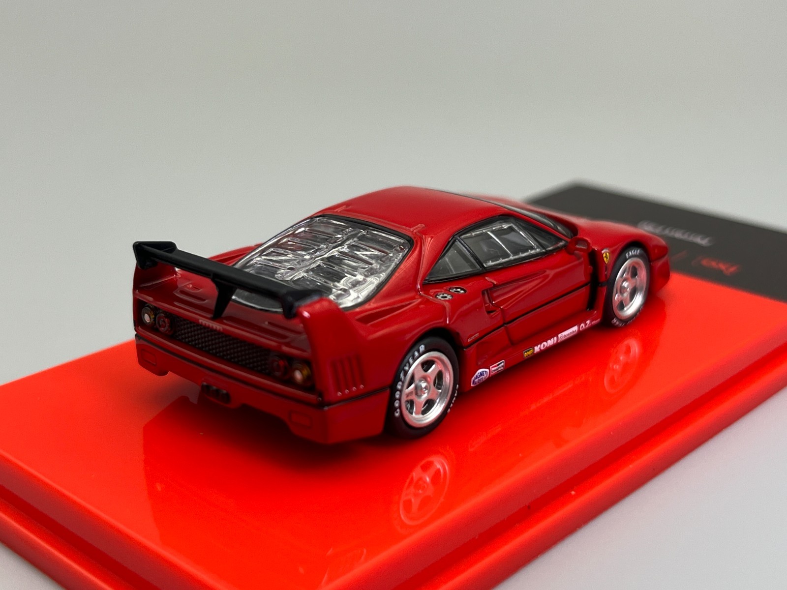 Ferrari F40 Rosso Corsa Tarmac Works Road64 1/64 scale with Display Case