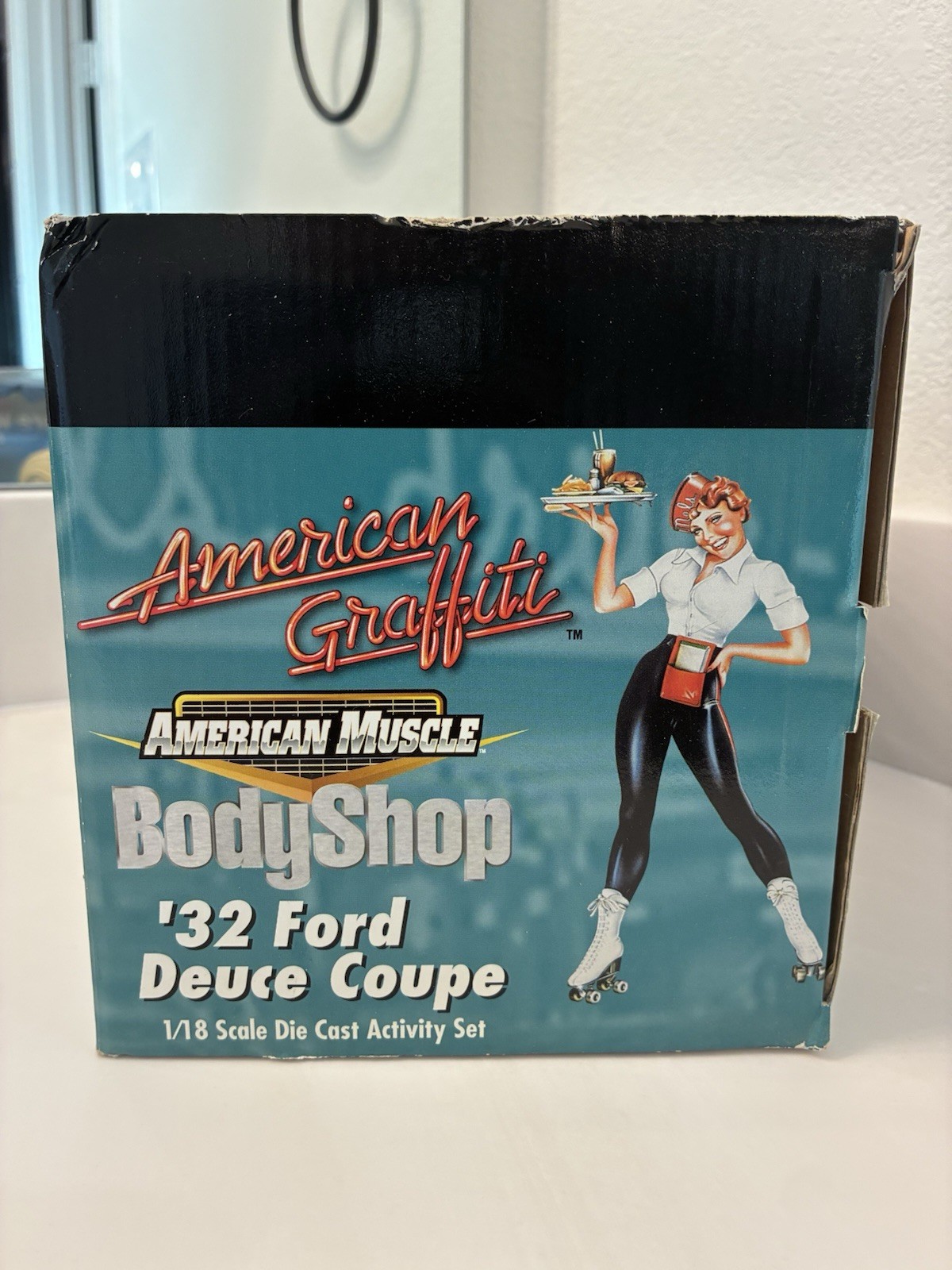American Muscle Body Shop 1/18 Model Kit ‘32 Ford Deuce Coupe American Graffiti