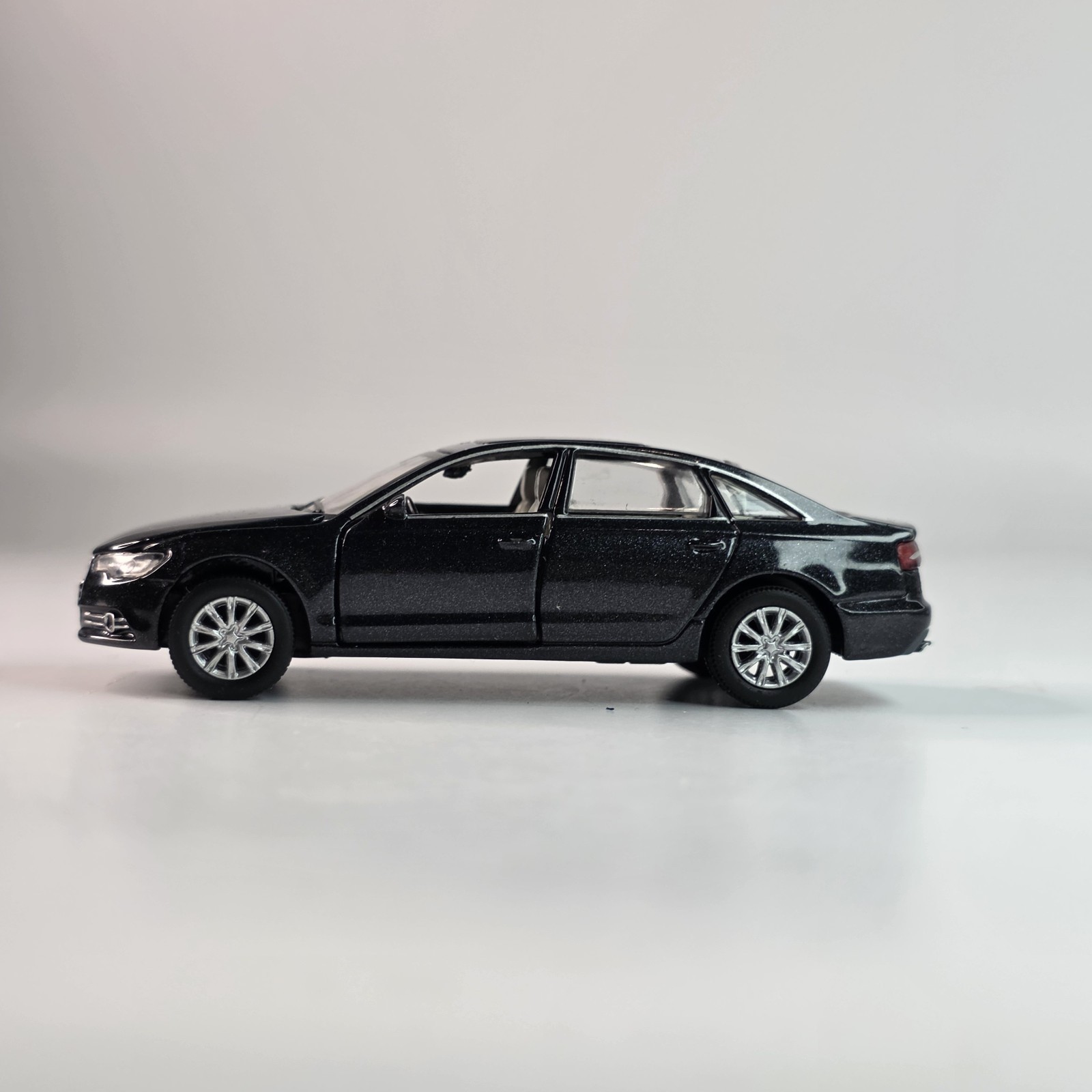 1:64 Era CAR 05 – Audi A6L Black