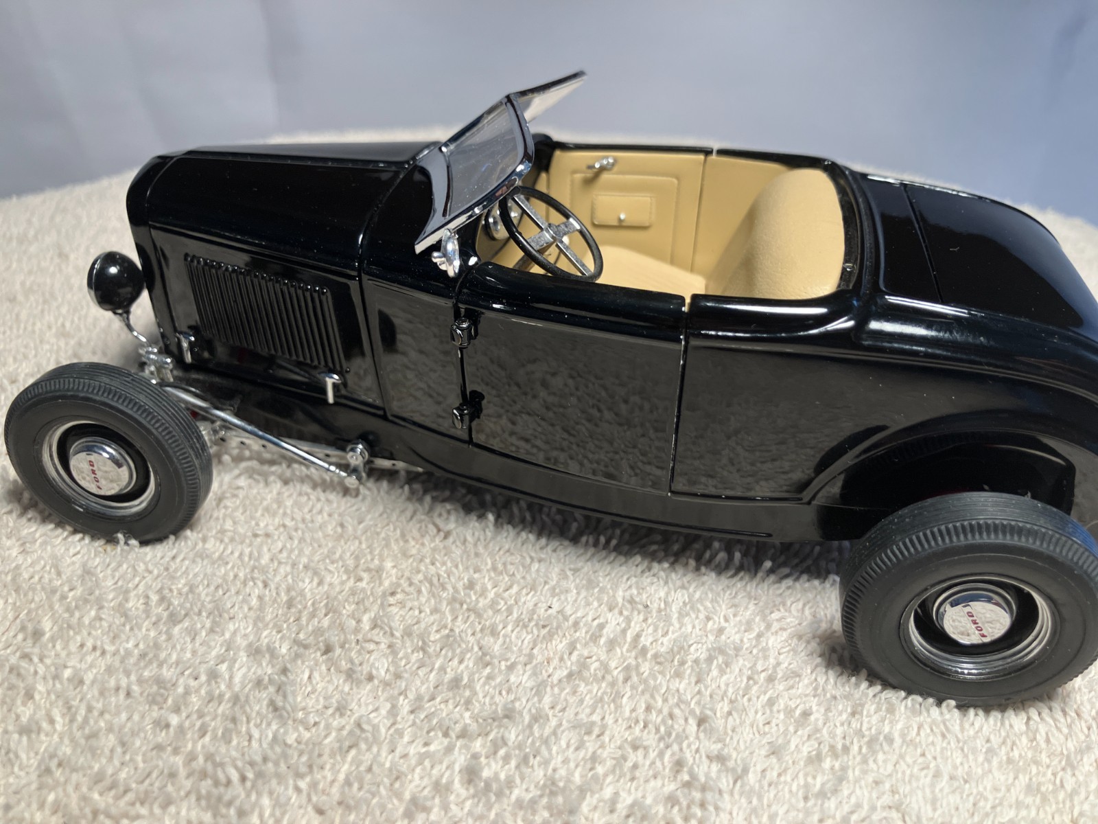 Danbury Mint 1/24 1932 Ford Deuce Highboy