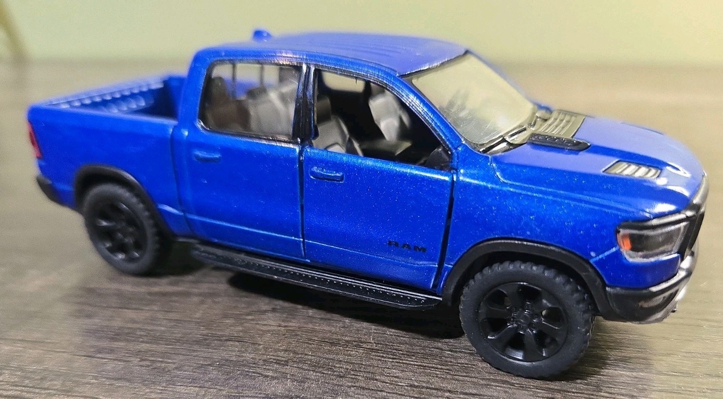 5″ Die-cast: BLUE 2019 RAM 1500 Pickup Truck 1/46 Scale Diecast Model car