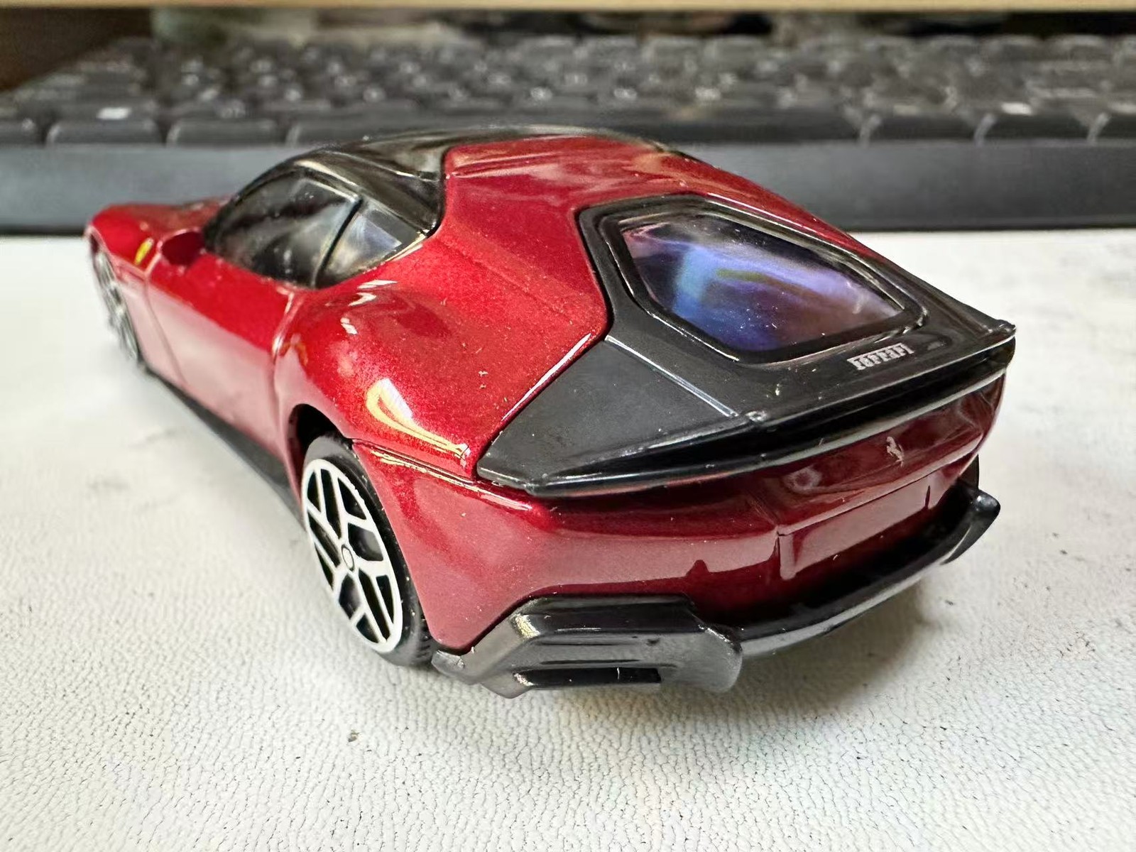 Bburago 1:43 Ferrari 12 Cilindri Metal Model Car New in Box