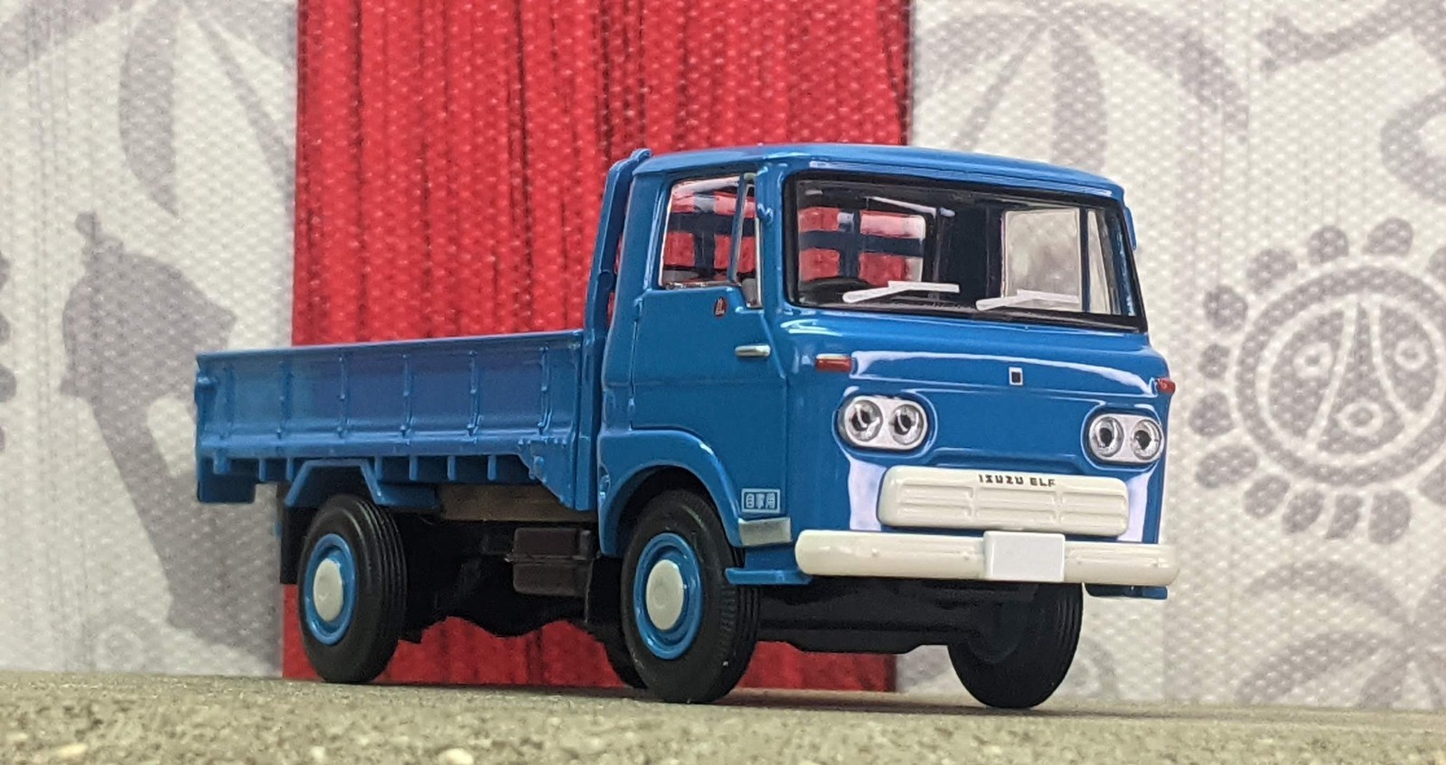 TOMICA LV-191b 1966 ISUZU ELF DELIVERY TRUCK 1:64 SCALE LIMITED VINTAGE SERIES
