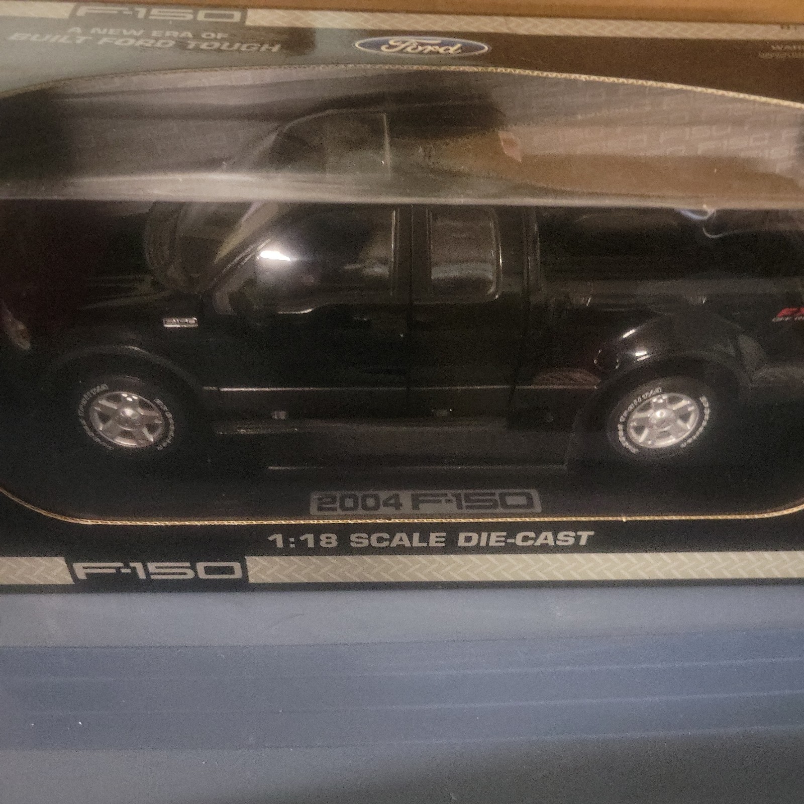 Beanstalk Ford F-150 2004 Black Pickup 1:18 Scale Diecast Collectible Vehicle