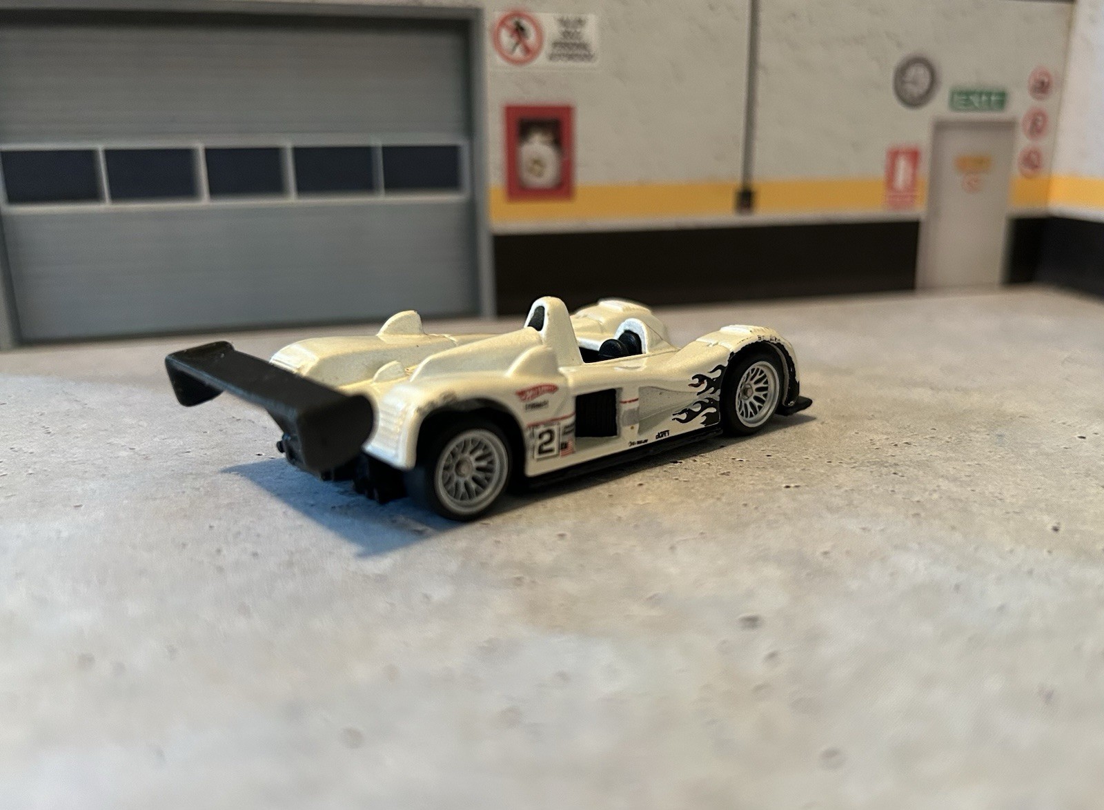Hot Wheels 2000 Cadillac LMP GMTM # 1 White W/ Real Riders Tires On Spokes