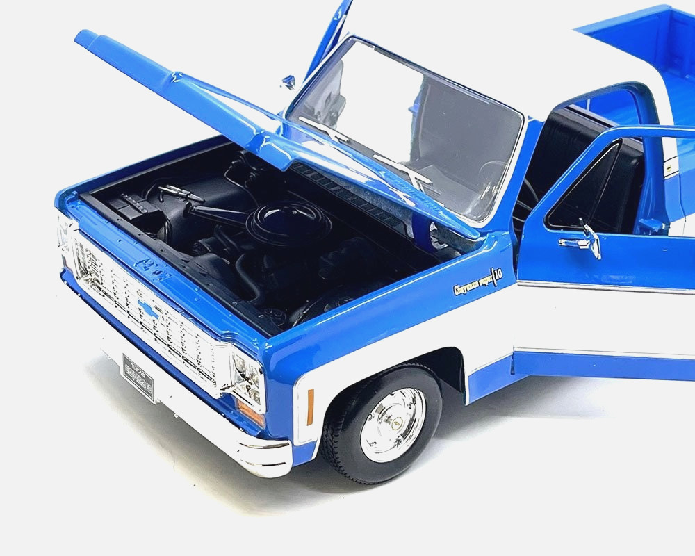 1974 Chevrolet C10 Cheyenne Super 1:18 Diecast Pickup Truck by Maisto New in Box