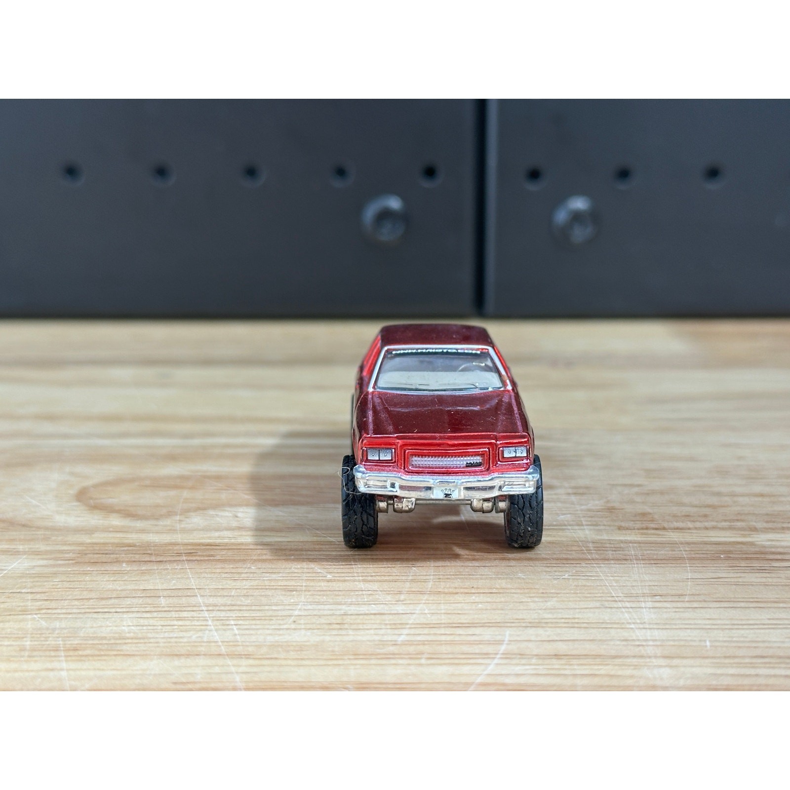 Maisto King of the Street ‘87 Chevrolet Caprice Supreme Red Metallic
