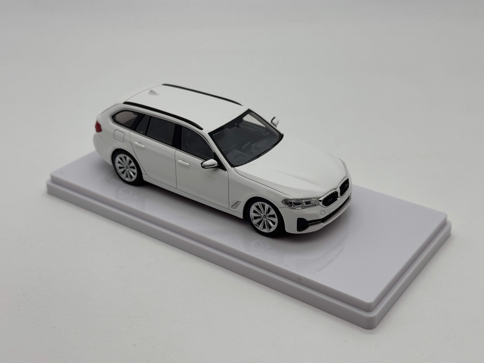 STARS 1/43 BMW 5 Series Touring UK Emergency Vehicle DIY Bundle