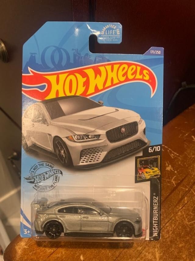 2019 Hot Wheels Nightburnerz Jaguar XE SV Project 8 #171 Silver
