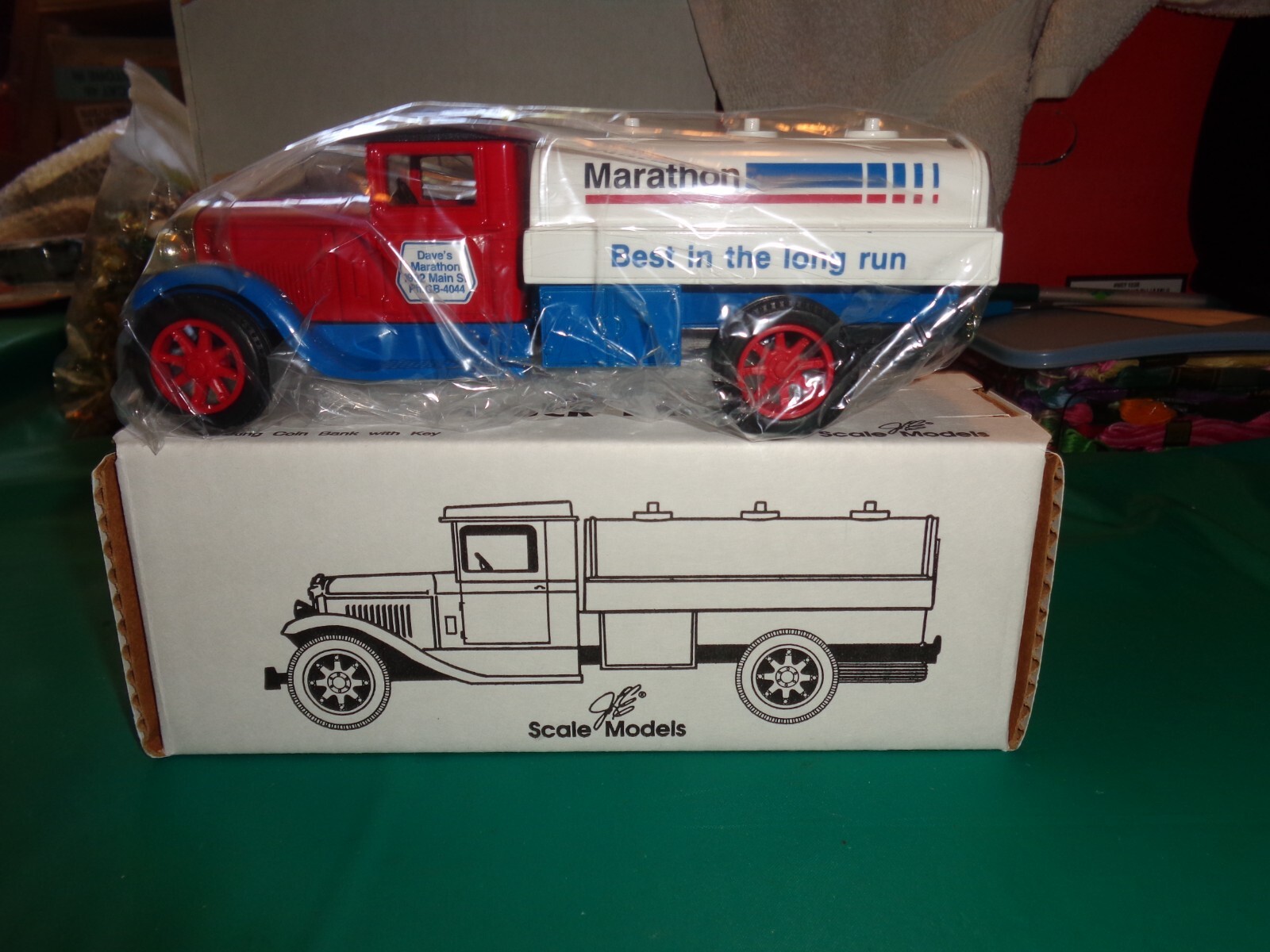 Ertl American Classics Dave’s Marathon Die Cast Tanker Truck Bank New in Box