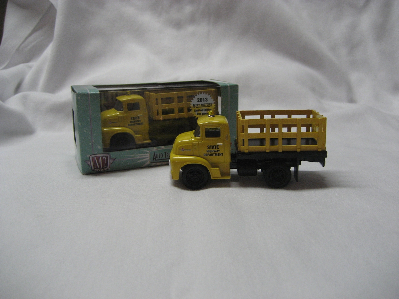 M2 Machines Trucks SPECIAL RELEASE – 1956 Ford COE Stake Bed Truck – Truck 003