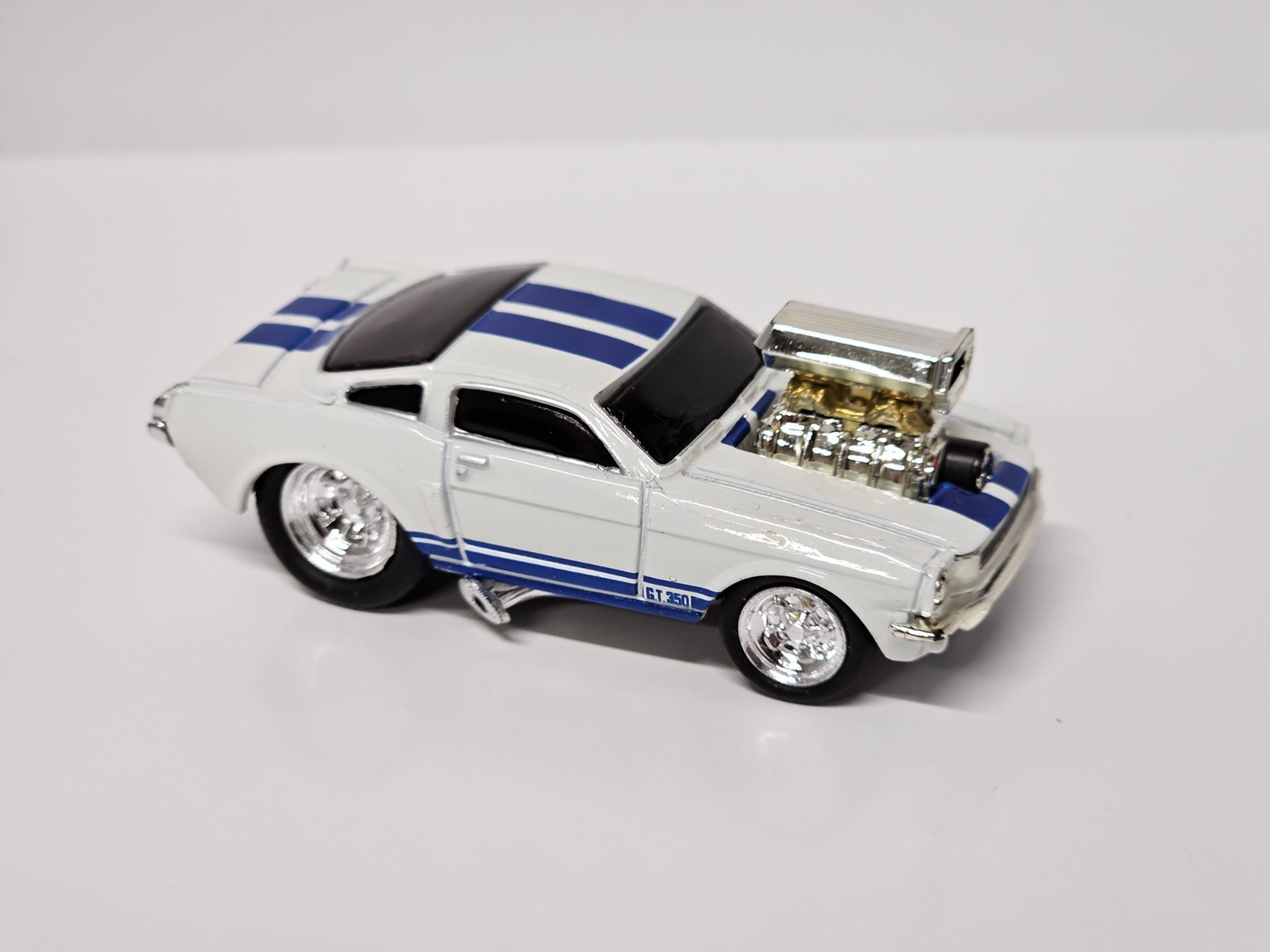 Muscle Machines 1966 Ford Mustang GT 350 Blue & White 1/64