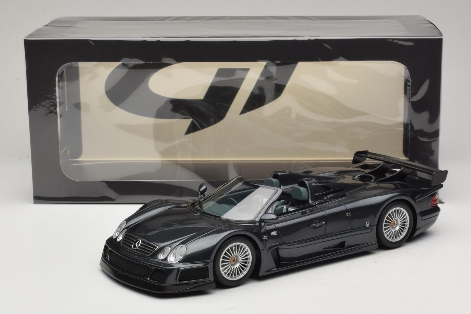 Mercedes CLK GTR Roadster Gray 1:18 GT Spirit | GT960
