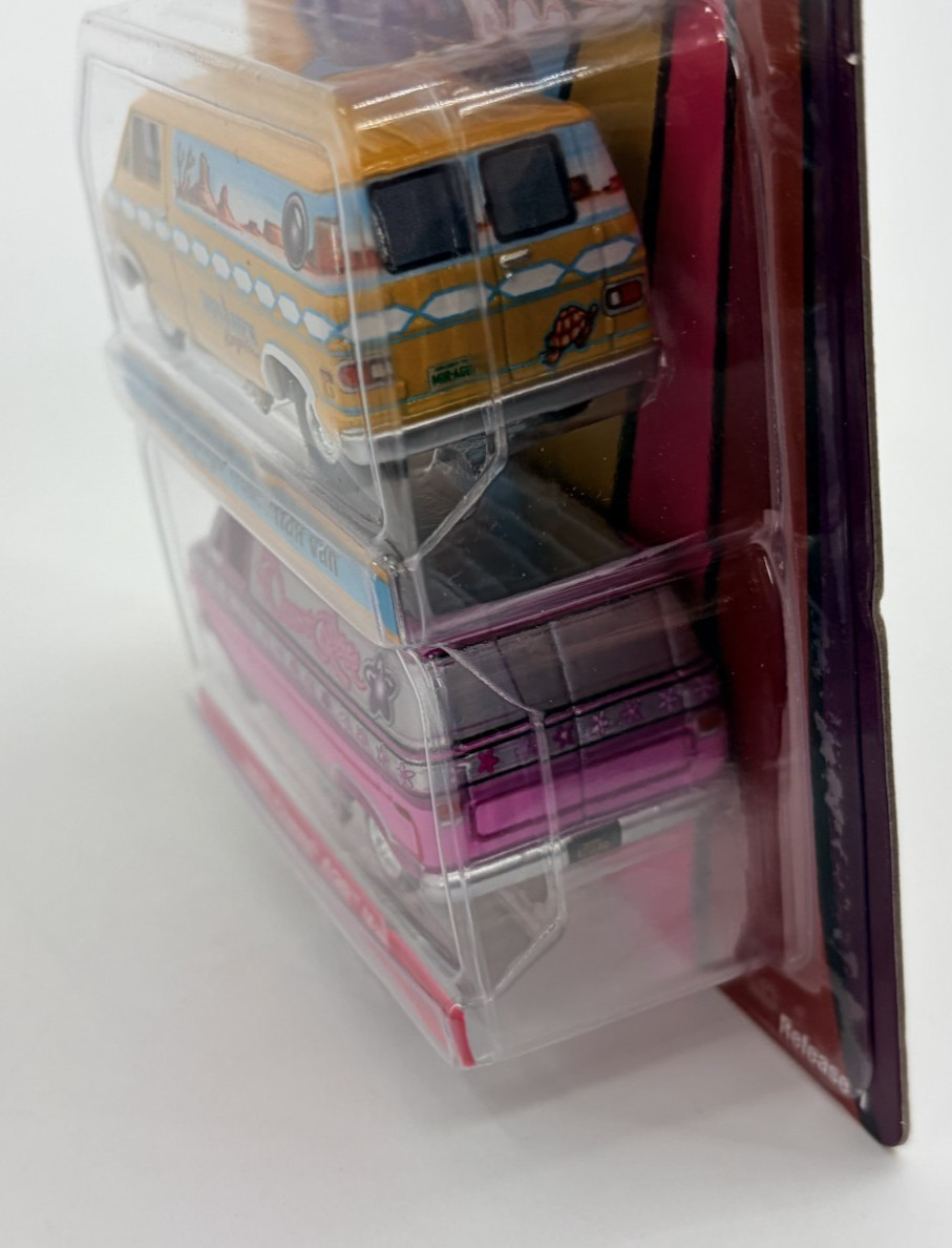 Johnny Lightning’76 Dodge Tradesman Van/’95 Chevy G20 Van Boogie Night 2 PK 1:64