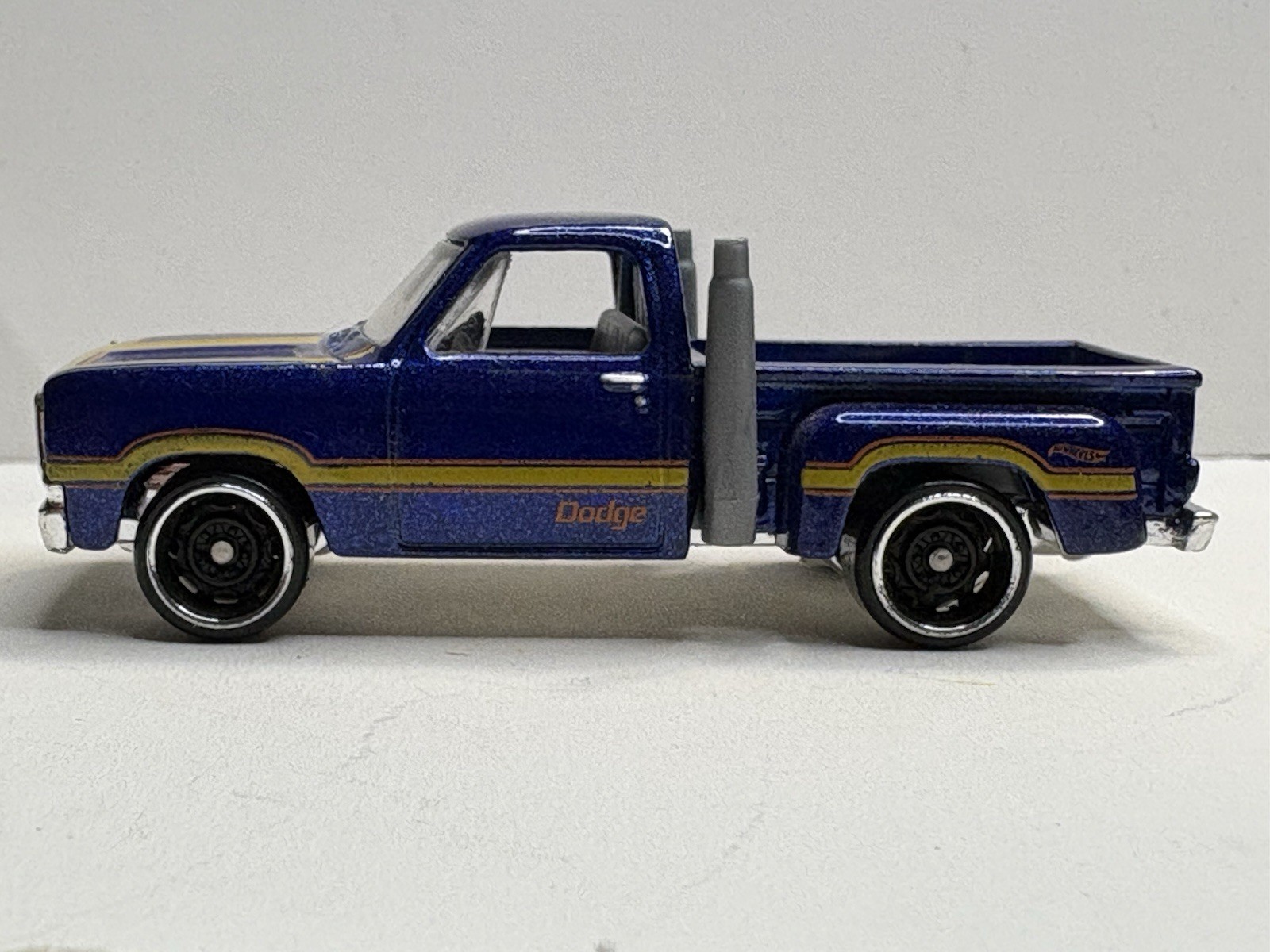 Loose 1978 DODGE WARLOCK PICKUP TRUCK BLUE 1/64 SCALE COLLECTIBLE DIECAST CAR