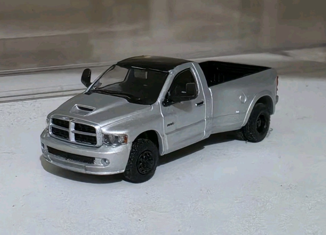 CUSTOM 2003 DODGE RAM DUALLY PICKUP SILVER 1/64 DIECAST
