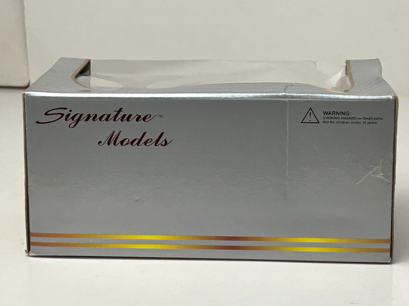 Signature Models 1:32 Scale Diecast 1933 Cadillac Fleetwood Sedan with Box