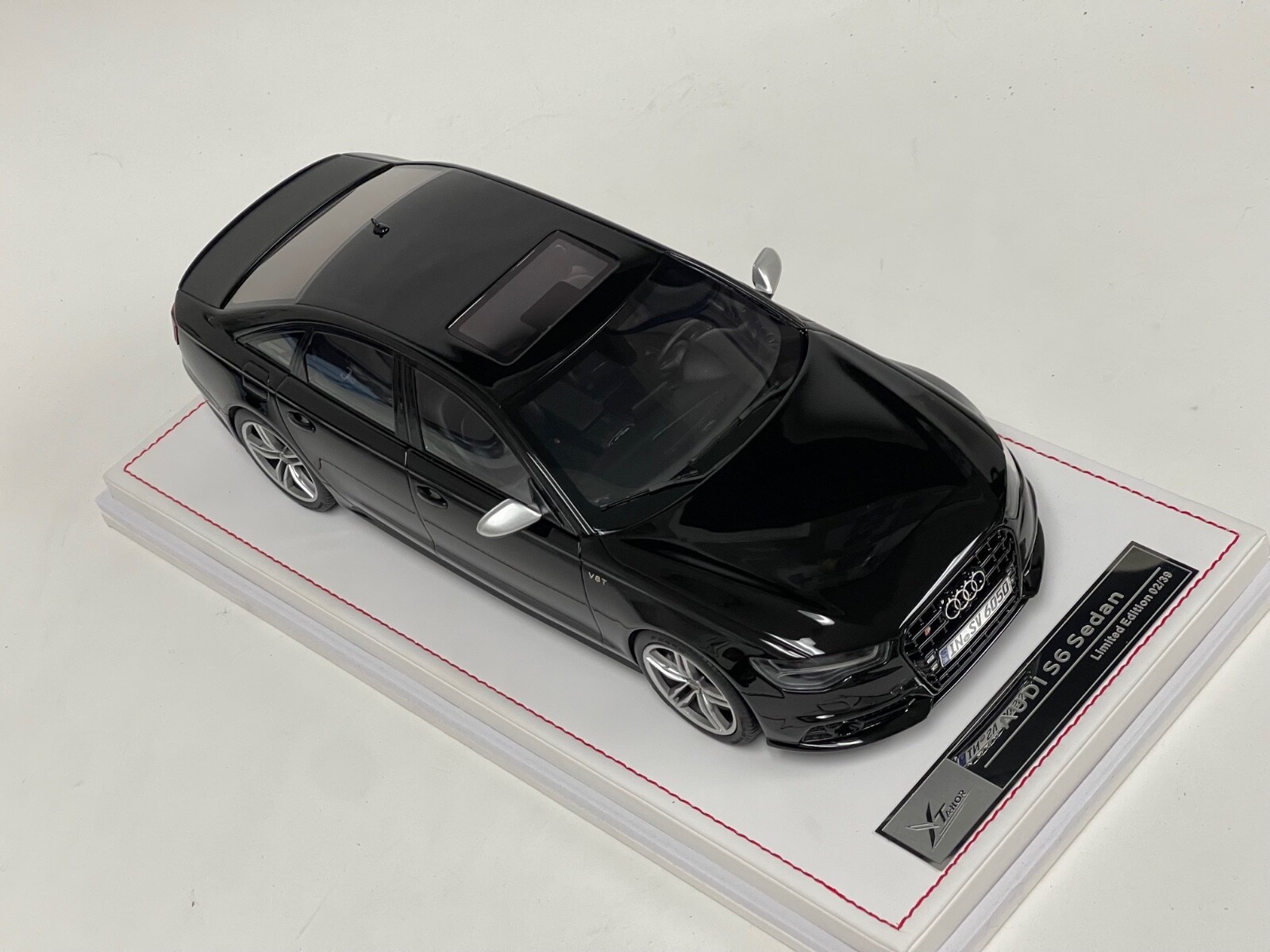 1/18 Ivy Models Audi S6 in Brilliant black on Leather Base limited to 39 pcs