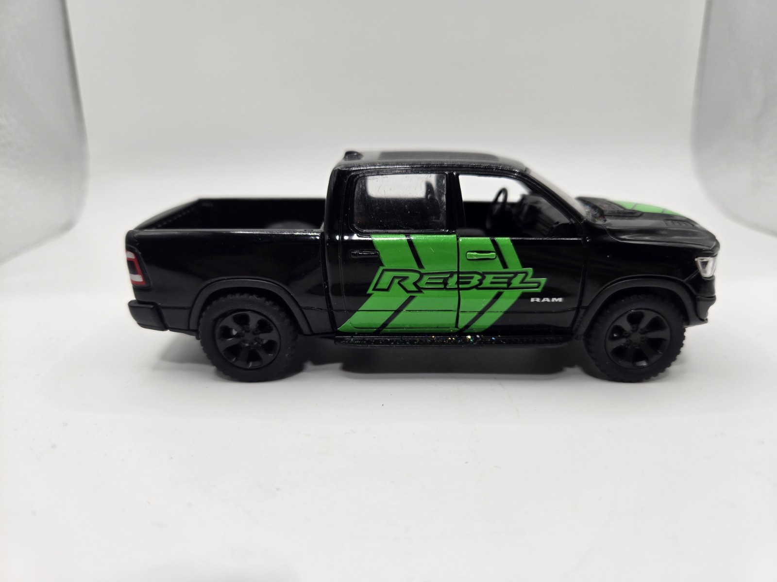 2019 Dodge RAM 1500, Ram Truck,Pick Up Truck,Kinsmart,Diecast Toy Car, 5”, 1:46