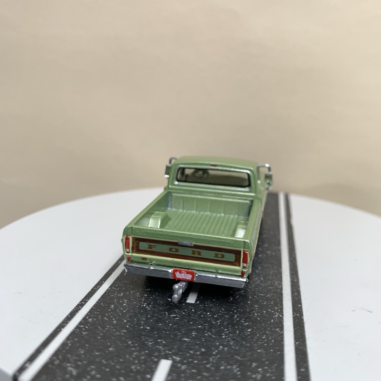 Greenlight 1972 Ford F-100 Pickup Truck Green w/Wood Panel Detail 1:64 NM