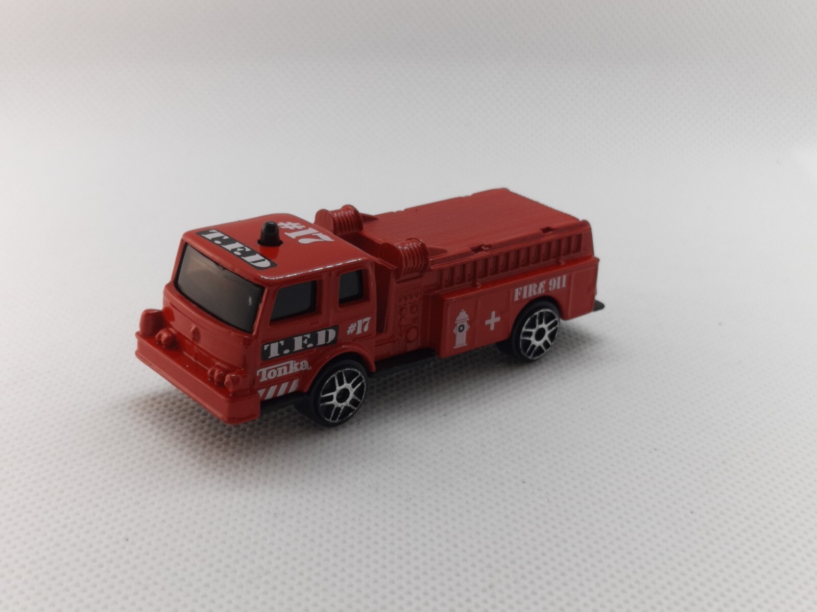 MAISTO / Tonka 1/64 Diecast Red T.F.D Denver Pumper Fire Truck Mint Loose C76