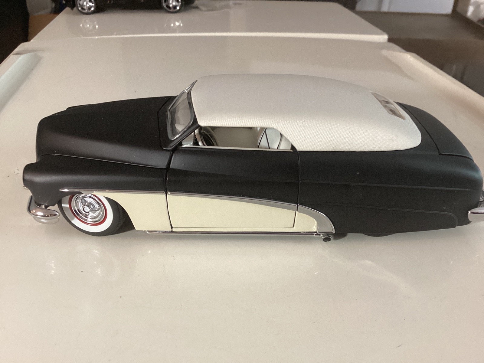 Danbury Mint RARE 1951 Mercury Custom 2 Door Coupe Matte Black White Top 1:24