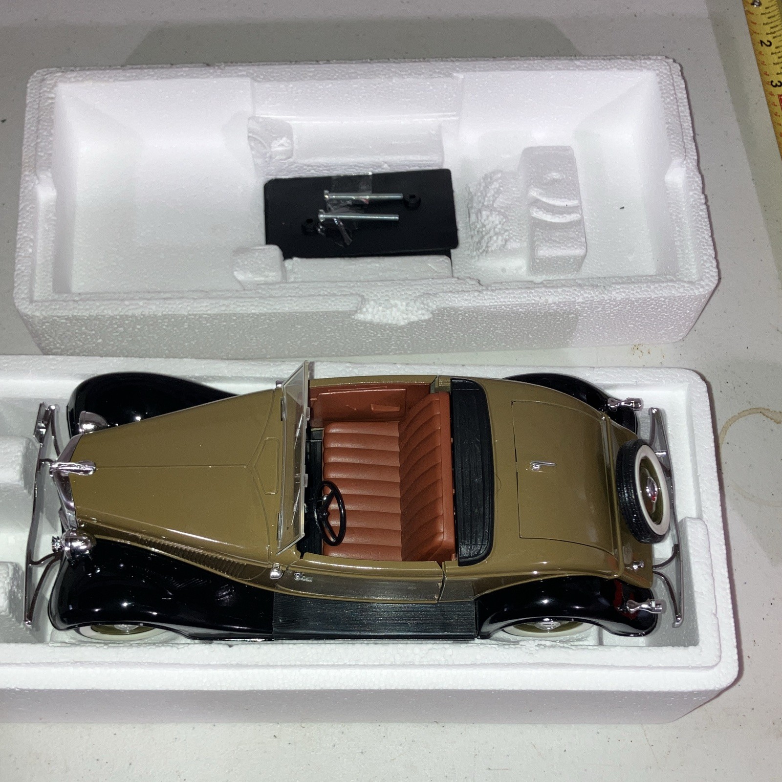 Fairfield Mint 1:24 1936 Ford Phaeton Diecast Tan/Black Opening Doors, Vintage