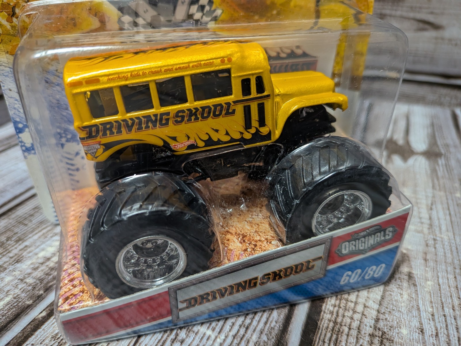 Hot Wheels Monster Jam Driving Skool Bus Monster Truck 1:64