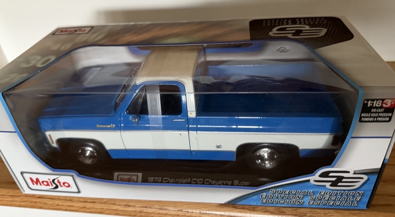 Maisto 1:18 1974 Chevrolet C10 Cheyenne Super Blue White Pickup Truck NIB Costco