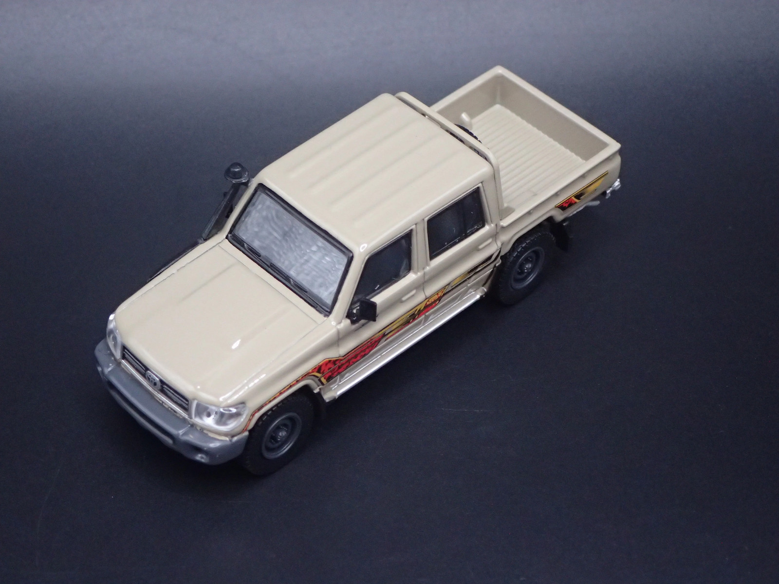 TOYOTA LAND CRUISER 70 SERIES DOUBLE CAB LC79 TRUCK 1/64 SCALE DIECAST MODEL CAR