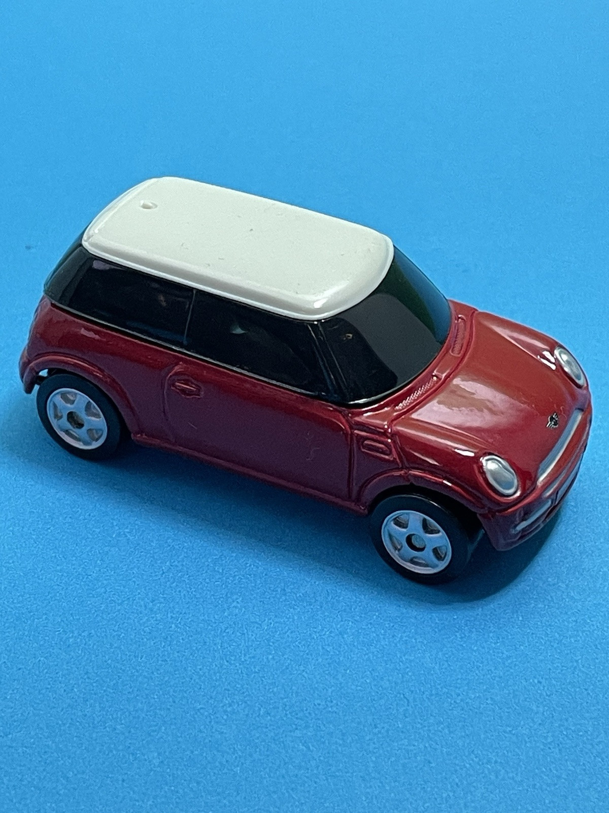 2001 Maisto Mini Cooper Metallic Red Diecast Car with White Top detailed Loose
