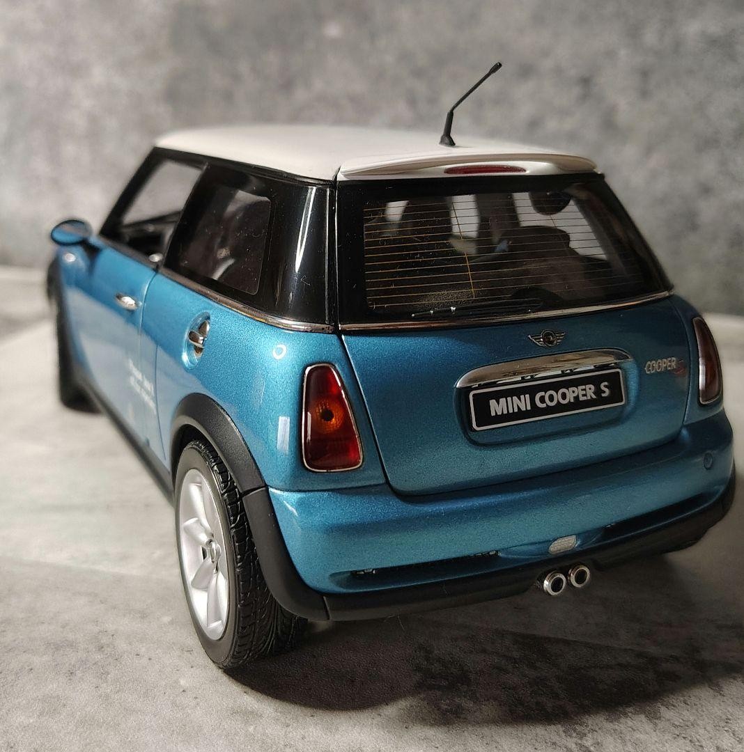 AUTOart 1/18 Mini Cooper Diecast Car Authentic Ready to Use Collectible
