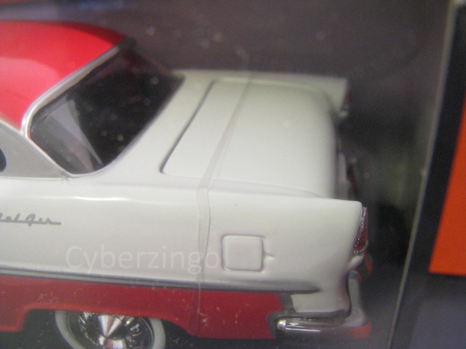 MotorMax 1955 Chevy Bel Air Red And White 1:24 Diecast Model PREOWNED