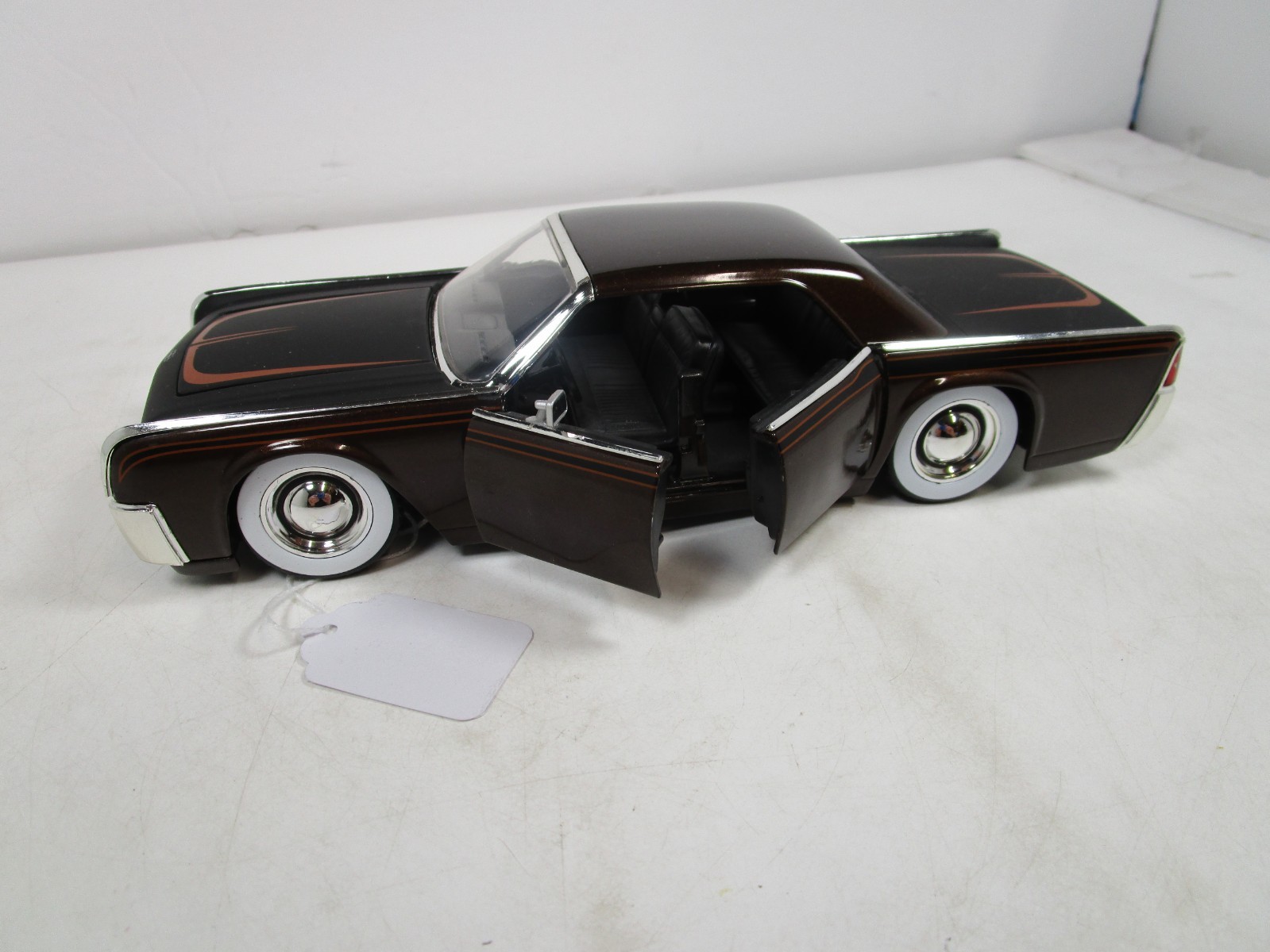JADA 1/24 LOPRO METALLIC BROWN 1963 LINCOLN CONTINENTAL NICE *READ*