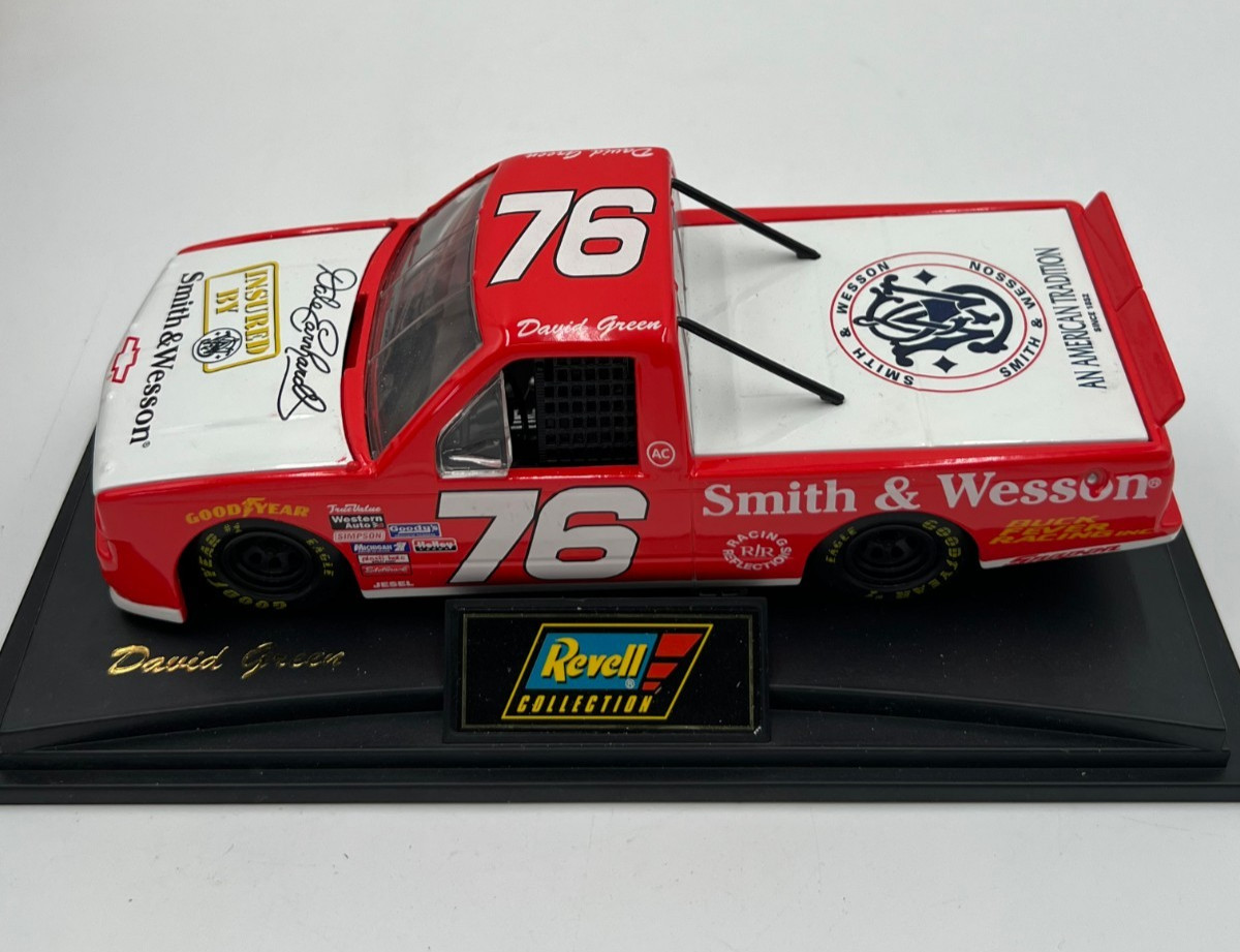 Revell Smith & Wesson #76 Chevy Super Truck 1:24 Diecast David Green COA NEW