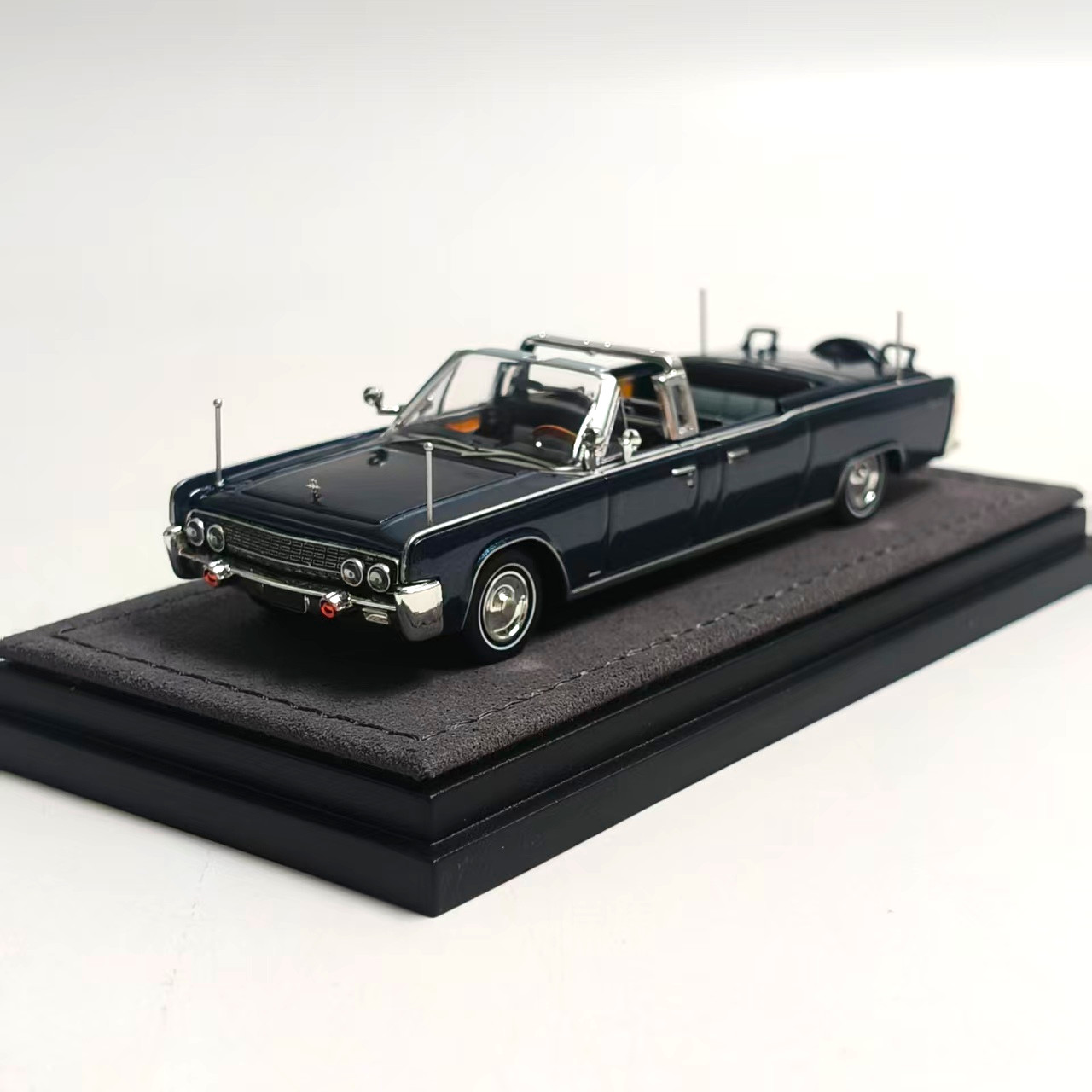 1:64 Lincoln Continental X100 Stretch Convertible Alloy Collectible Model