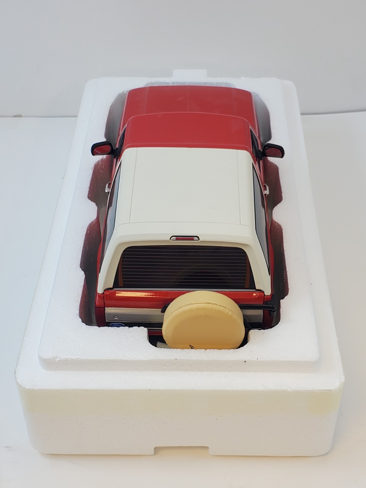 Greenlight 1994 Ford Bronco Eddie Bauer Edition Electric Red & Bronze 1/18