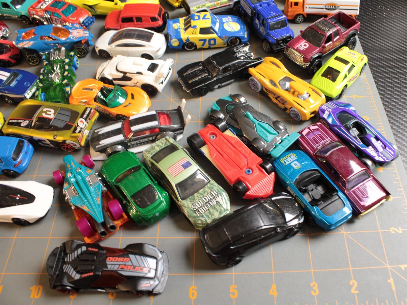 Diecast Cars Hot Wheels Matchbox Maisto 1:64 Mixed Brands As Is Lot of 60+