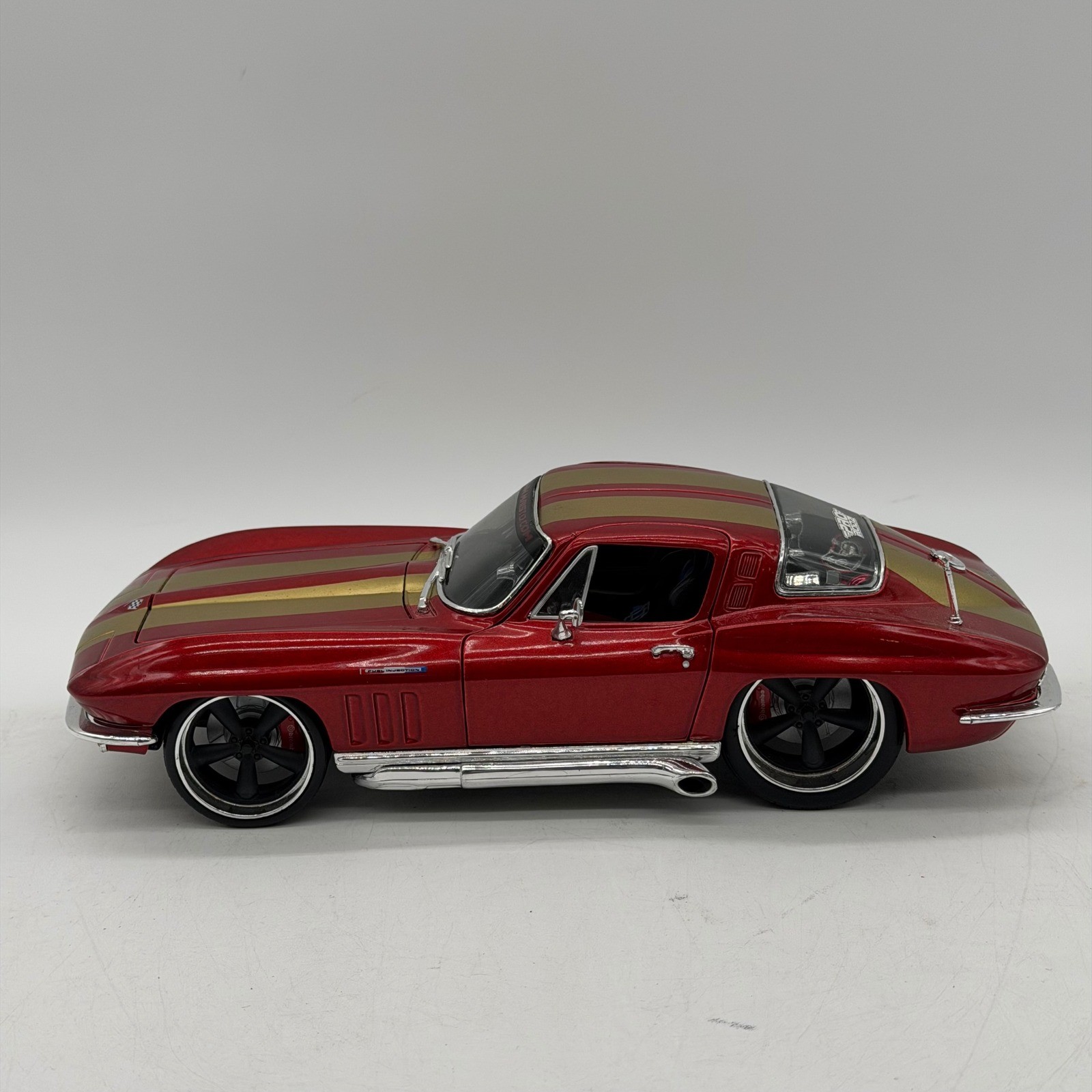 Maisto Pro Rodz 1965 Chevrolet Corvette 1/18 Red/Gold Racing Stripes Diecast Car