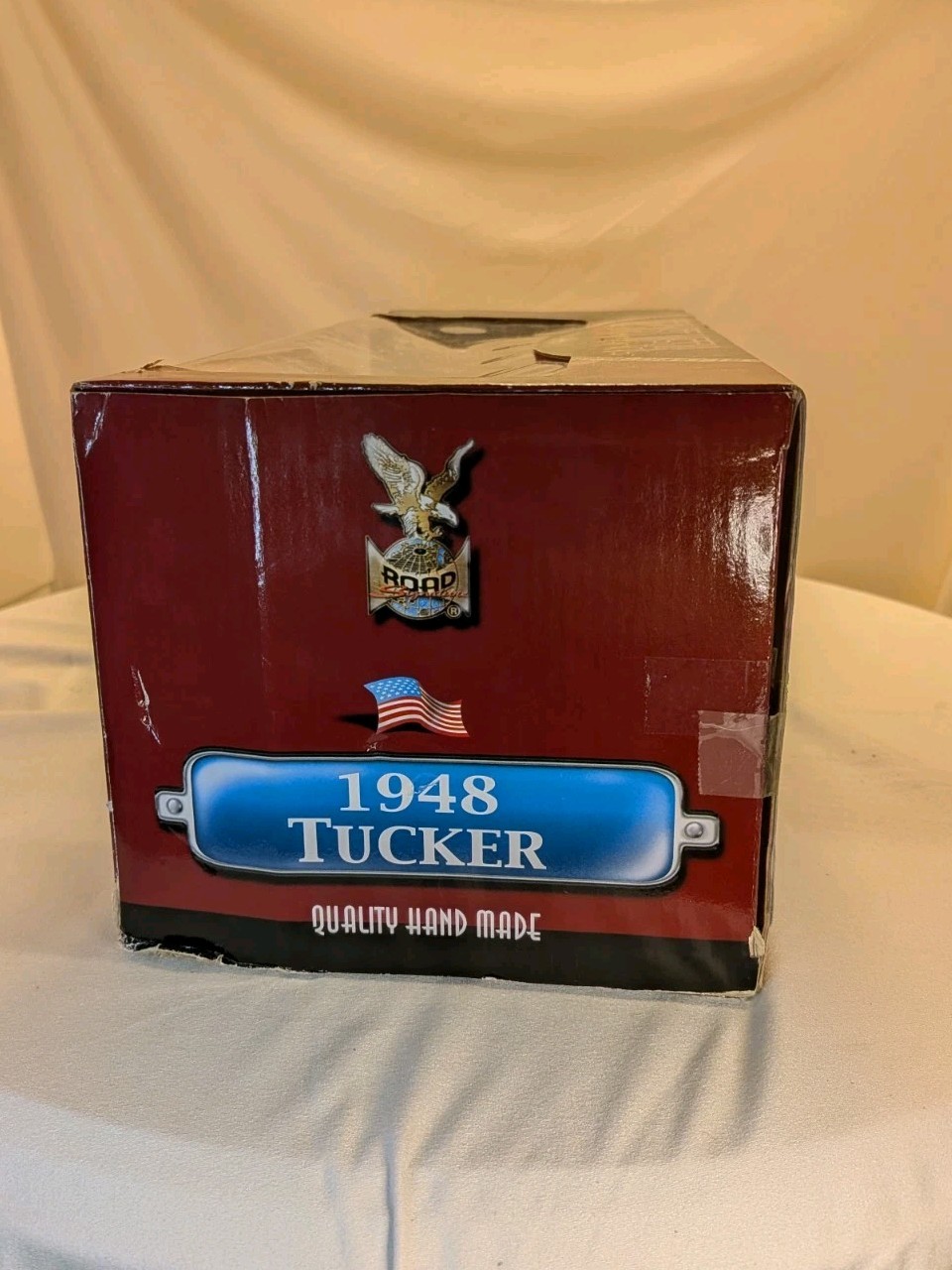 ROAD Signature 1948 Tucker Torpedo Diecast Car 1:18 Scale Yat Ming Movie Red NEW