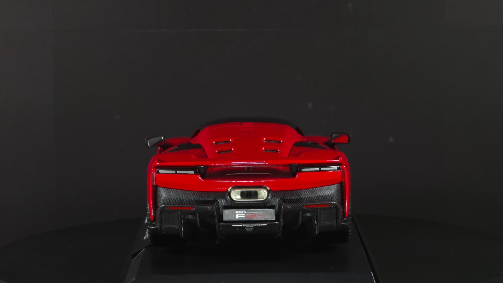 Ferrari F80 1:18 Maisto Exclusive Style Special Edition – red